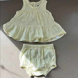 Gap girls size 6-12 Yellow Kids Sleeveless Dress Set